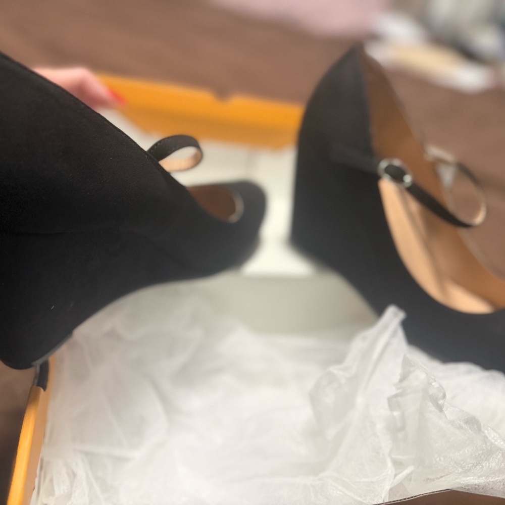 Chic Black Wedge Shoes
